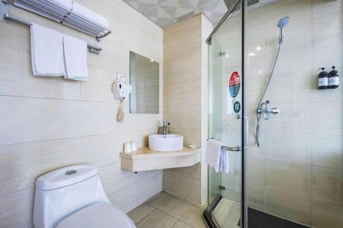 Ванная комната в GreenTree Inn Tianjin JinNan ShuangLin Metro Station Express Hotel