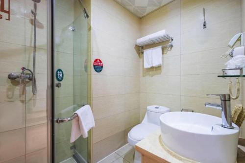 Ванная комната в GreenTree Inn Tianjin JinNan ShuangLin Metro Station Express Hotel