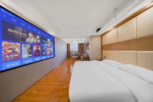 Giường trong phòng chung tại GreenTree Inn GuangDong Shantou Jinping District Leshan Road Business Hotel