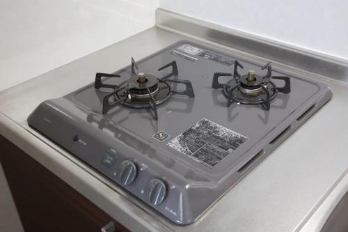 a stove top with two burners on top of it at Isole le Olena 4F in Naha