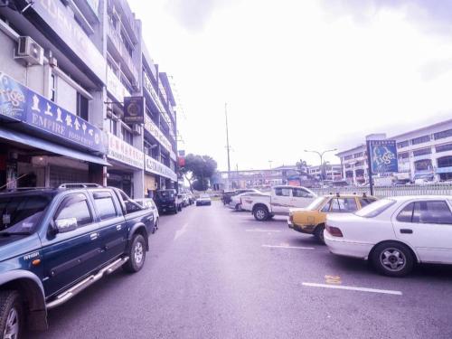 a bunch of cars parked on a city street at OYO 89465 Golden Lounge in Kuching
