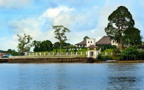 a house on the side of a river at OYO 89465 Golden Lounge in Kuching