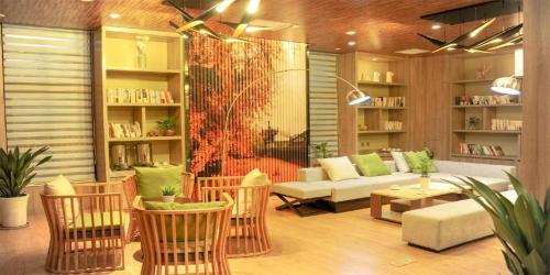 a living room with a couch and a table and chairs at Atour Hotel Xi'an High Tech Dazhai Road in Xi'an