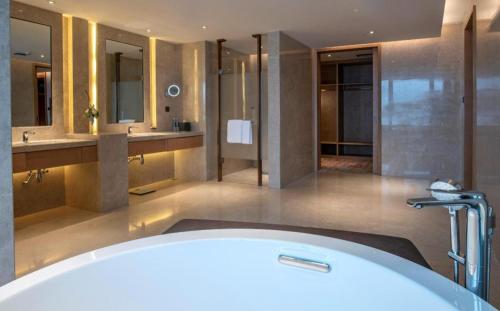 Ένα μπάνιο στο Hui Feng Wan Yun Hotel Hefei