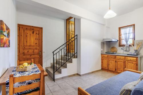 Nikolaos studios apartmentsにあるキッチンまたは簡易キッチン