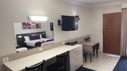 Katil atau katil-katil dalam bilik di Golden West Motor Inn
