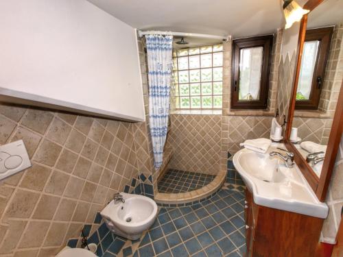 Kúpeľňa v ubytovaní Peaceful Villa in Montefiascone with Bubble Bath