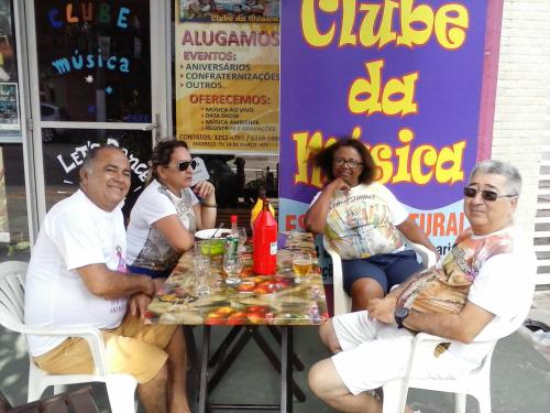 a group of older people sitting around a table at Pousada da Didi in Belém