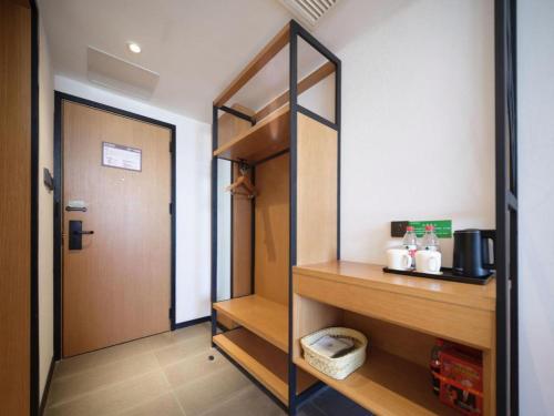 Ein Bett oder Betten in einem Zimmer der Unterkunft GreenTree Inn Luoyang Railway Station Wangfujing Wangcheng Park