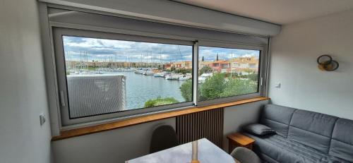 Studio 4 pers, vue mer, parking, wifi, ponton