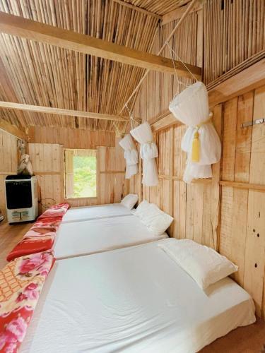 Ένα ή περισσότερα κρεβάτια σε δωμάτιο στο Toni Nguyen Homestay