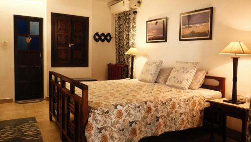 a bedroom with a large bed in a room at SeaEsta Beach House in Pāngāla