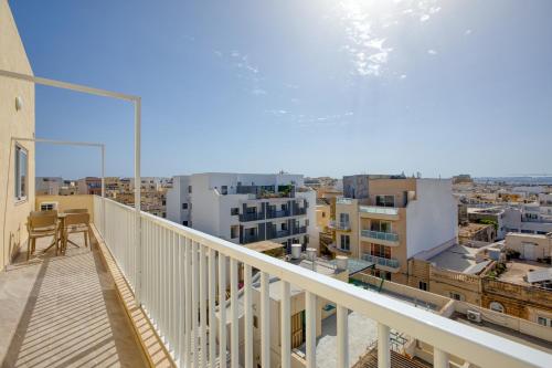 Μπαλκόνι ή βεράντα στο New Penthouse! Walking distance to the three cities by SF Homes