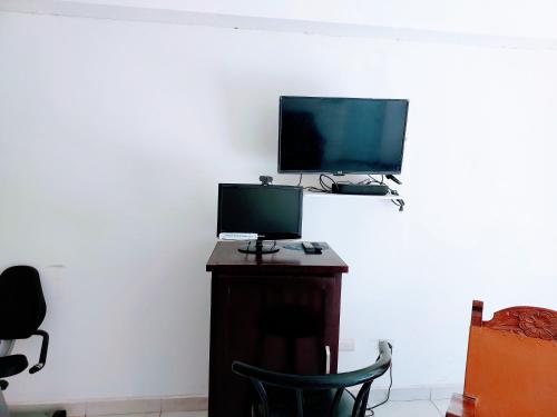 a computer monitor sitting on top of a desk at Departamento 23 centrico , confortable , cerca de galerias mall , vado del rio , Pepsi , consulado, CAS in Hermosillo