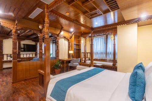 Postel nebo postele na pokoji v ubytování Aarya Hotel and Spa