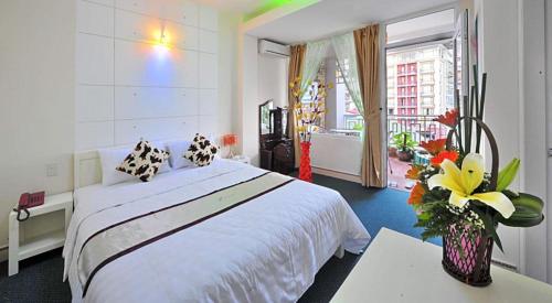 Ένα ή περισσότερα κρεβάτια σε δωμάτιο στο Ideal Hotel Hue