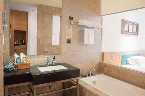 Postel nebo postele na pokoji v ubytování Xiamen SIG Resort