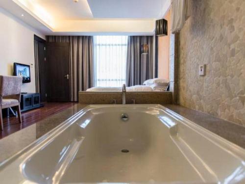Postel nebo postele na pokoji v ubytování Xiamen SIG Resort