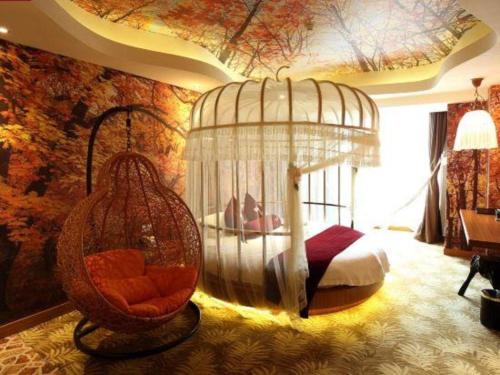 a bedroom with a bed with a bird cage at Grand Nest Hotel (Tang Jia Wan Beach) in Zhuhai