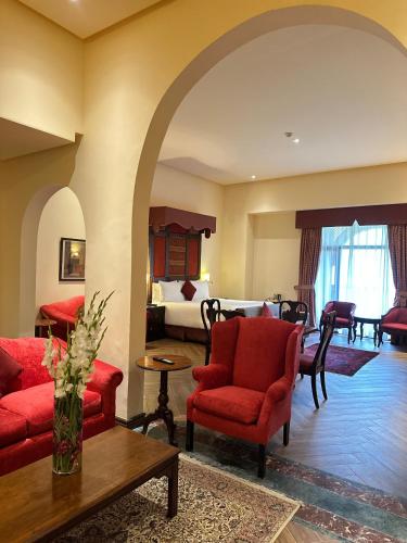 Χώρος καθιστικού στο Pearl Continental Hotel Malam Jabba