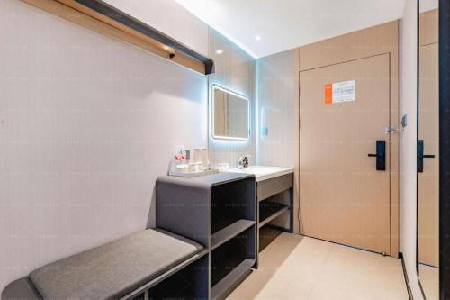 Ένα ή περισσότερα κρεβάτια σε δωμάτιο στο Jinjiang Inn Baotou Wenhua Road