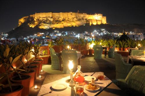 Εστιατόριο ή άλλο μέρος για φαγητό στο Haveli Inn Pal