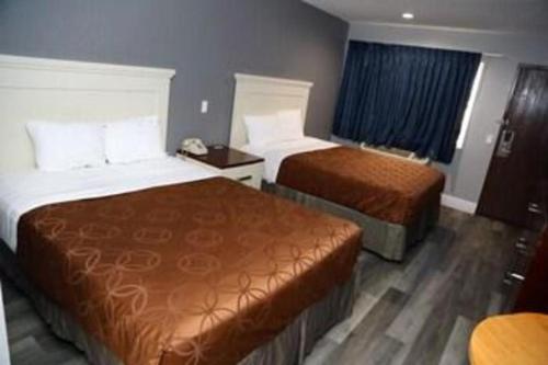 a hotel room with two beds in a room at Grand Park Inn in Baldwin Park