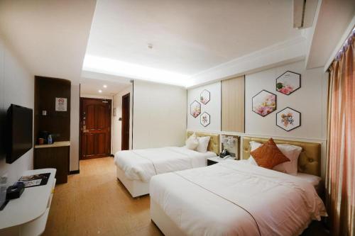 Кровать или кровати в номере Towns Well Motel