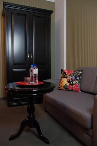 a living room with a couch and a coffee table at Dwór Uradz in Uradz