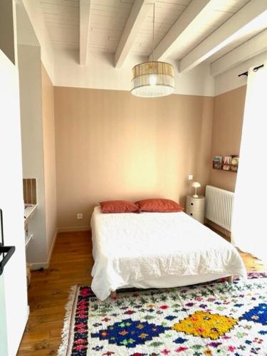 Katil atau katil-katil dalam bilik di Maison Etxe Marie avec piscine Biarritz Golf St Charles