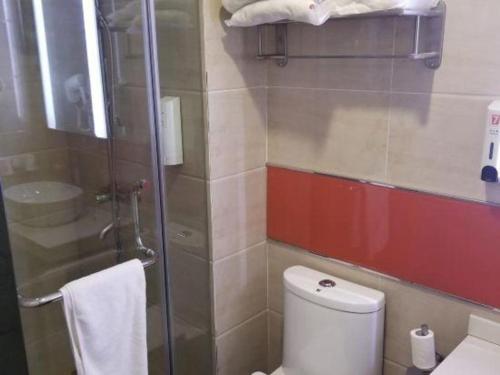 Ένα μπάνιο στο 7 Days Premium Laiwu Yingmo Street Branch