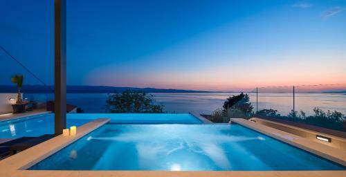 Bella Figura Apartments - Heated Pool