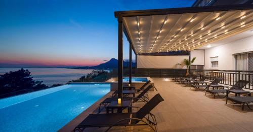 Bella Figura Apartments - Heated Pool