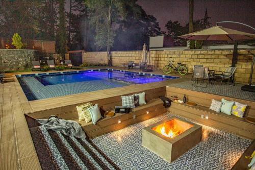 a swimming pool with a fire pit in front of it at La Fábrica #1 Carrie Furnace in Valle de Bravo