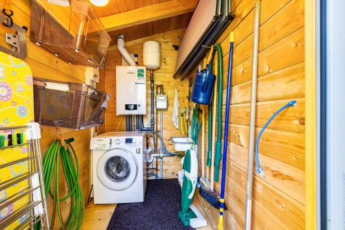 a laundry room with a washer and a washing machine at Haus Miriam in Walchum