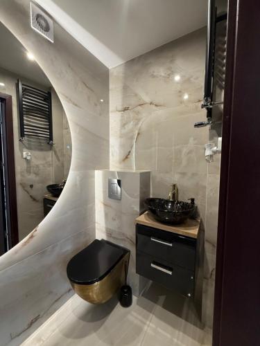 Kúpeľňa v ubytovaní Apartament z balkonem i widokiem na morze w Sopocie blisko Opery Leśnej