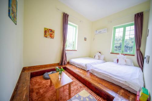 Ένα ή περισσότερα κρεβάτια σε δωμάτιο στο Friend & Sunshine Villa