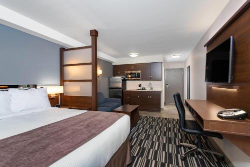 Katil atau katil-katil dalam bilik di Microtel Inn & Suites by Wyndham Mont Tremblant