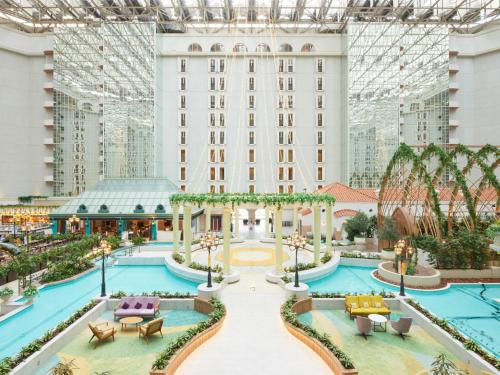 a view of the mandarin oriental hotel in singapore at Grand Nikko Tokyo Bay Maihama in Urayasu