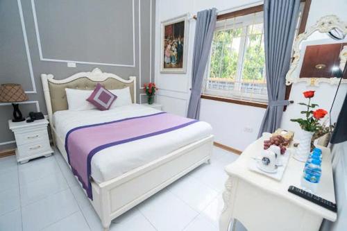 Postel nebo postele na pokoji v ubytování Hanoi 0riental Hotel