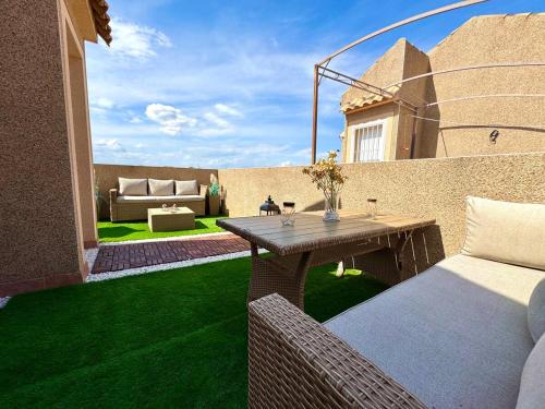 Afbeelding uit fotogalerij van Bungalow en Gran Alacant in Puerto Marino