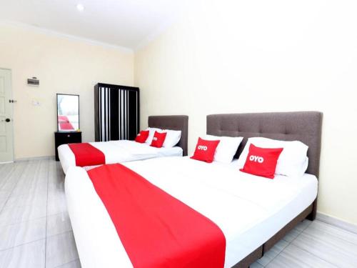Кровать или кровати в номере OYO 89607 Aloha Chalet
