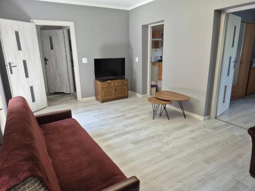 a living room with a couch and a table at Apartament nad Włodzicą in Nowa Ruda