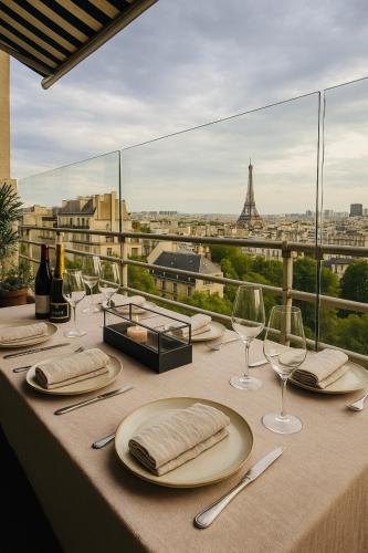 Luxury Flat - Eiffel Tower View & Terrace - Air Conditioning