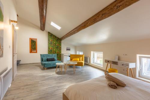 Posteľ alebo postele v izbe v ubytovaní Maison de Vacances 8 à 15 pers à proximité du Canal du Midi