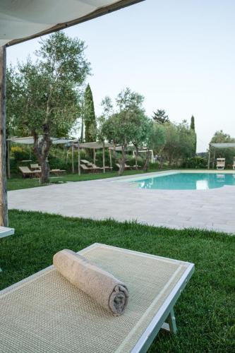 a rolled up towel sitting on a bench next to a pool at Agriturismo La Ca'Solare in Palaia