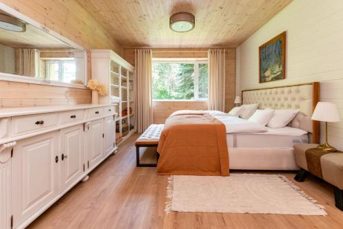 a bedroom with a bed and a window at reBORONA in Őriszentpéter