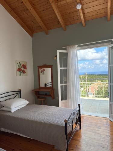 A bed or beds in a room at Regina Villa