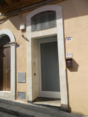 a door on the side of a building at Dammuso Rossini in Ragusa