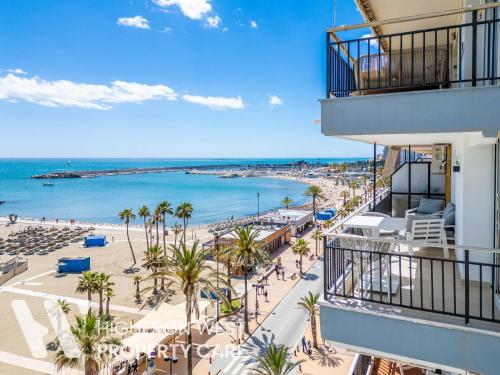 Casa Niza - 3-Bedroom Beachfront Apartment, Carvajal Beach, Fuengirola
